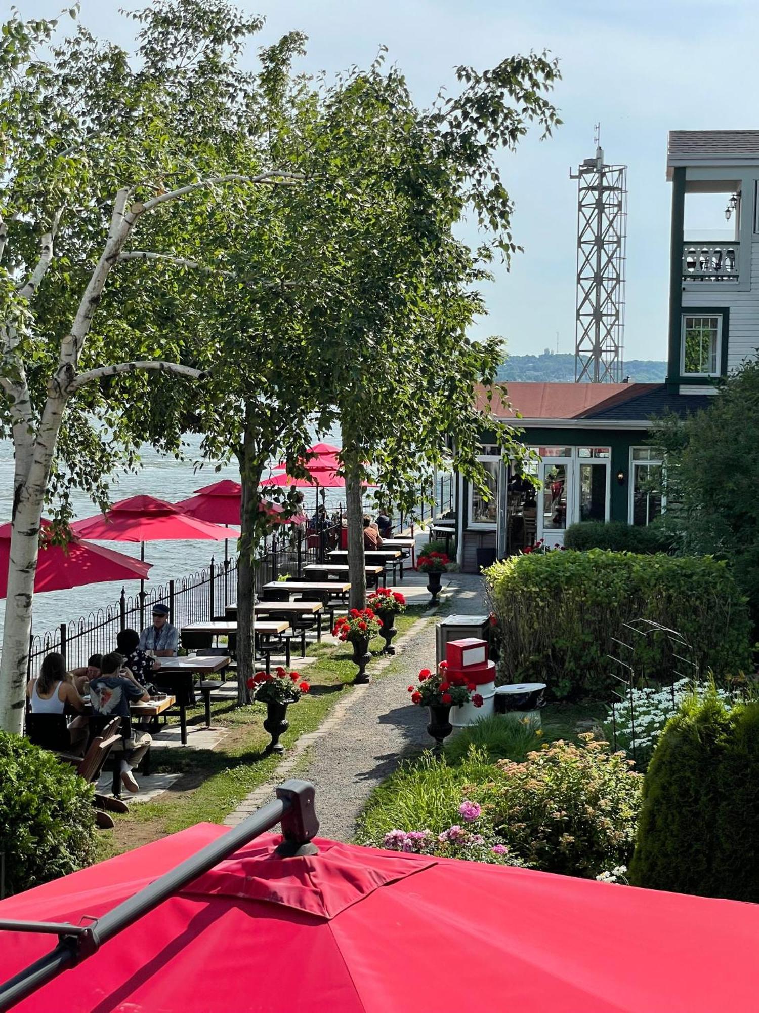 Goeliche Hotel Et Appartement Saint-Laurent-de-l'ile d'Orleans 외부 사진